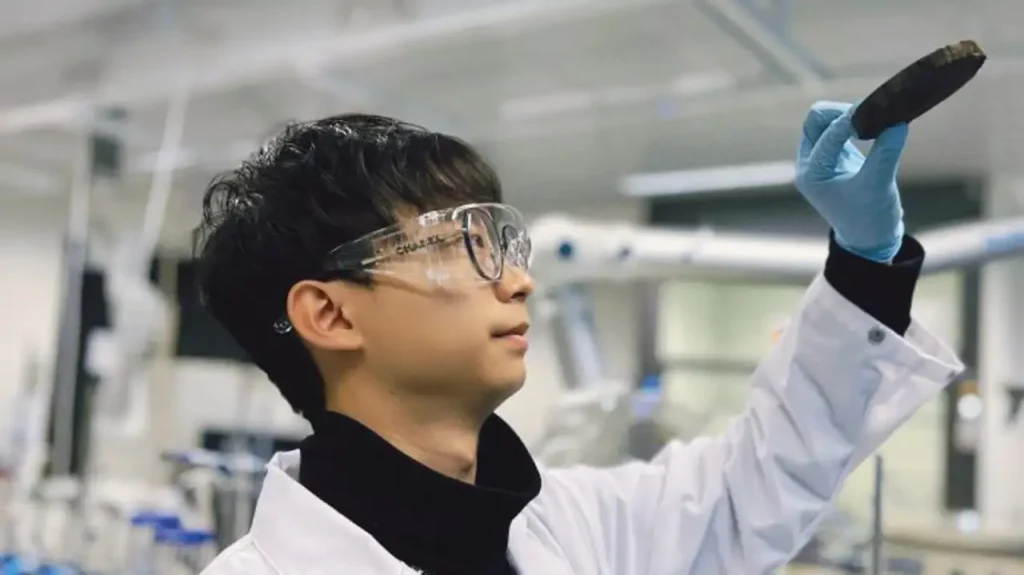 Spojili vápník s oxidem grafenu a vytvořili nanomateriál, který může pomoci 2,2 miliardám lidí.