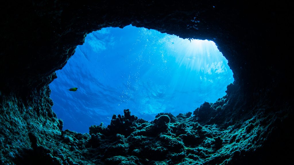 Jules Verne měl pravdu! Vědci objevili oceán hluboko pod zemí, což zpochybňuje naše chápání vesmíru