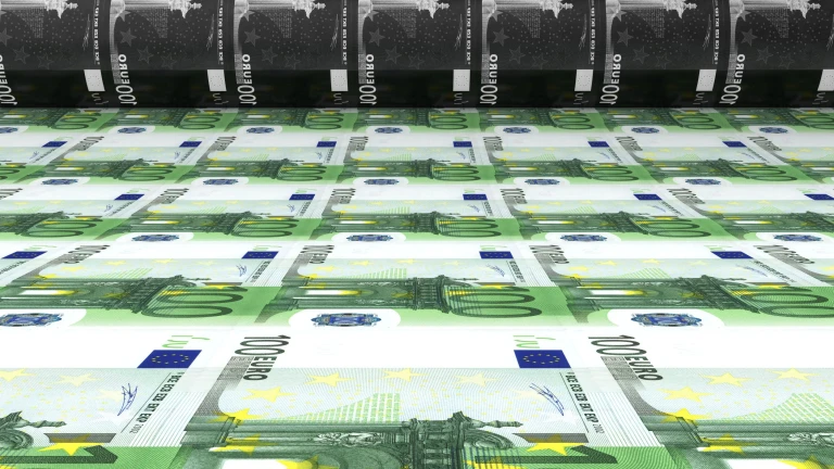 Takto budou vypadat nové bankovky v hodnotách 5, 10, 20, 50, 100 a 200 eur: s tímto zajímavým designem ECB