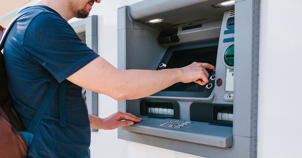 Od konce června se mění pravidla pro výběr hotovosti: bankomaty se musí přizpůsobit novým pravidlům