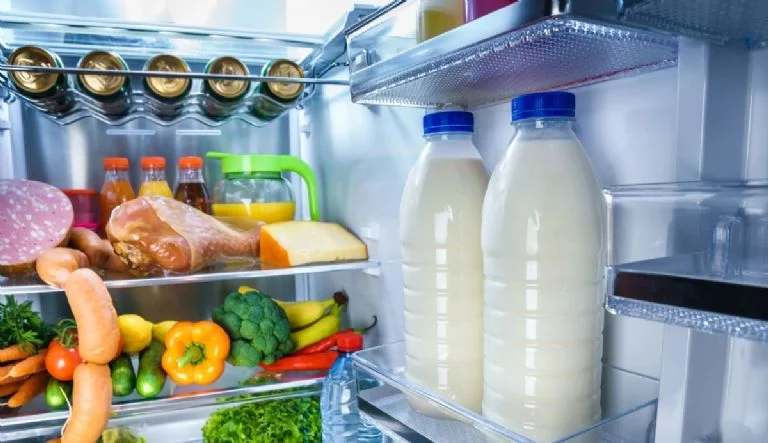 Jak odstranit nepříjemné pachy z ledničky pomocí jedné kuchyňské ingredience
