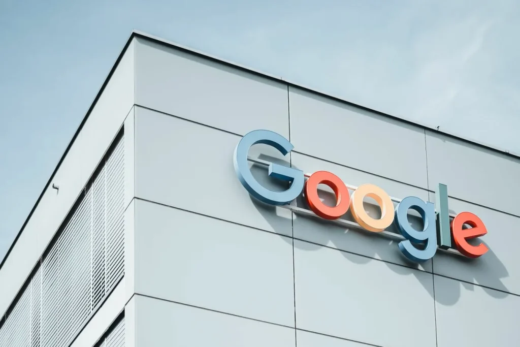 Společnost zabývající se výrobou solární energie zažalovala Google kvůli jeho vyhledávači s umělou inteligencí: obvinila ho z podvodu.