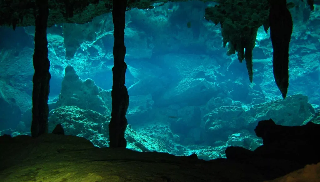 Jules Verne měl pravdu! Vědci objevili oceán hluboko pod zemí, což zpochybňuje naše chápání vesmíru