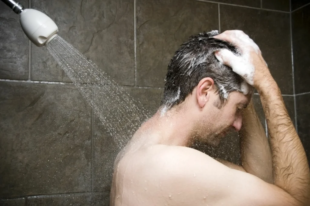 Lékař přiznává, že se osm let nesprchoval: „Když používáme hygienické prostředky, narušujeme rovnováhu.“