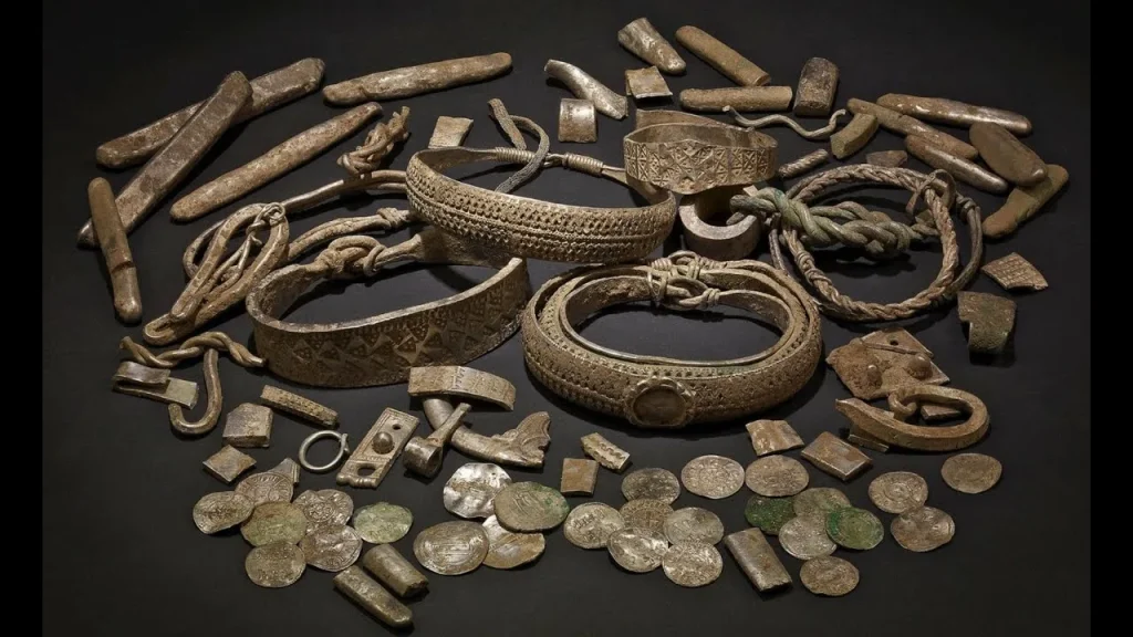 Žádné muzeum, žádné profesionální vykopávky: tak byl náhodou objeven zlatý poklad z doby Vikingů