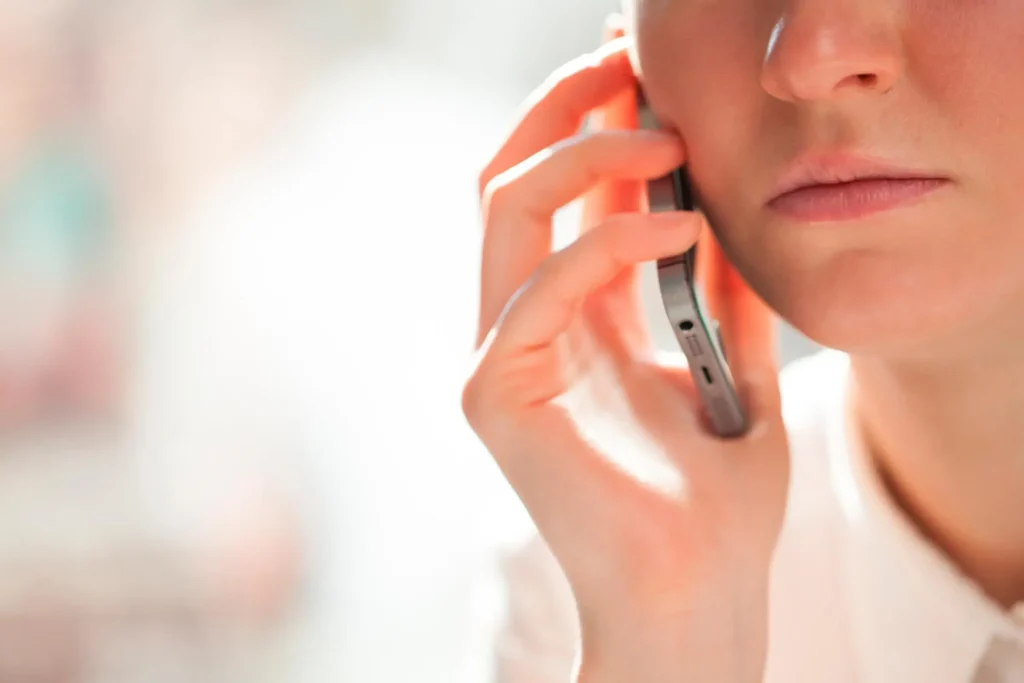 Skrytou funkci mobilního telefonu je třeba aktivovat okamžitě, aby zločinci nemohli jedním hovorem vyprázdnit vaše účty.