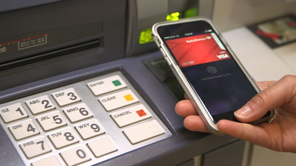 Funkce bankomatu, o které ne všichni vědí: jak platit účty v hotovosti