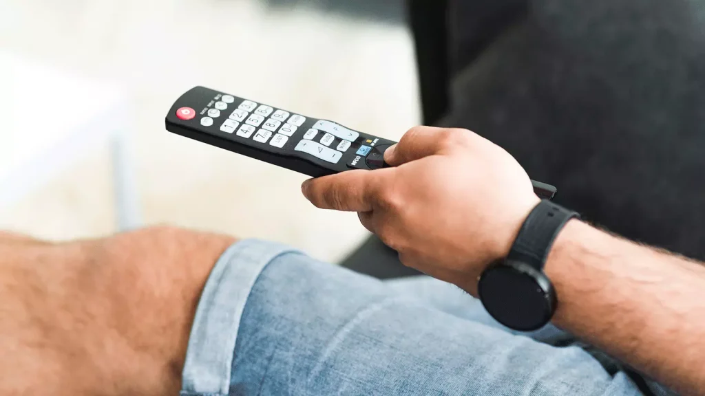 Kabelové připojení k internetu pro Smart TV je stabilnější, ale existuje několik důvodů, proč dávám přednost připojení přes Wi-Fi.