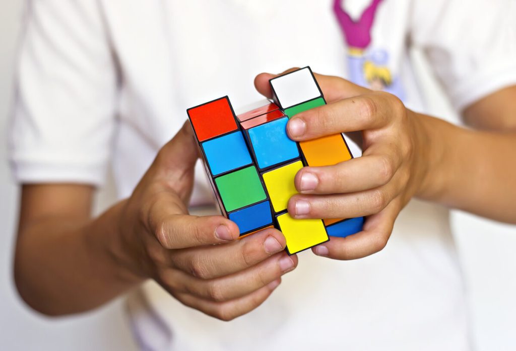 Ani puzzle, ani kreslení: činnost, která dělá děti trpělivějšími a kreativnějšími a na kterou často zapomínáme