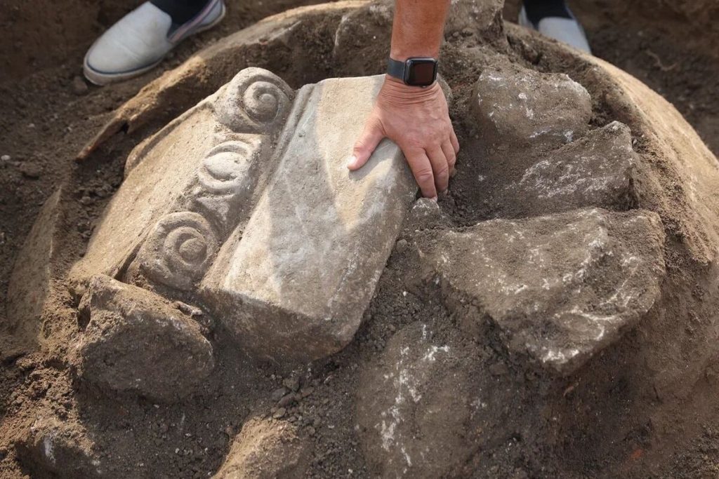 V této zemi byl muž odsouzen k 22 měsícům vězení za systematické plenění archeologických památek.
