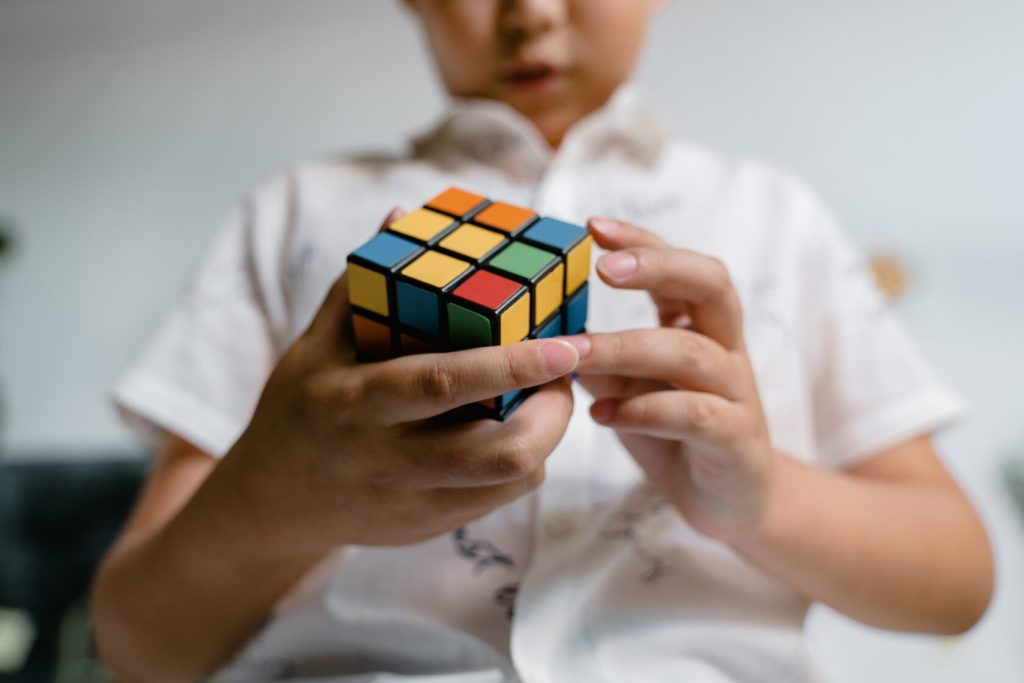 Ani puzzle, ani kreslení: činnost, která dělá děti trpělivějšími a kreativnějšími a na kterou často zapomínáme