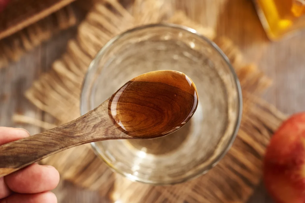 Přidejte 1 čajovou lžičku do vody a pijte každý den. Tento prostředek snižuje hladinu cholesterolu a pomáhá hubnout jako zlato.