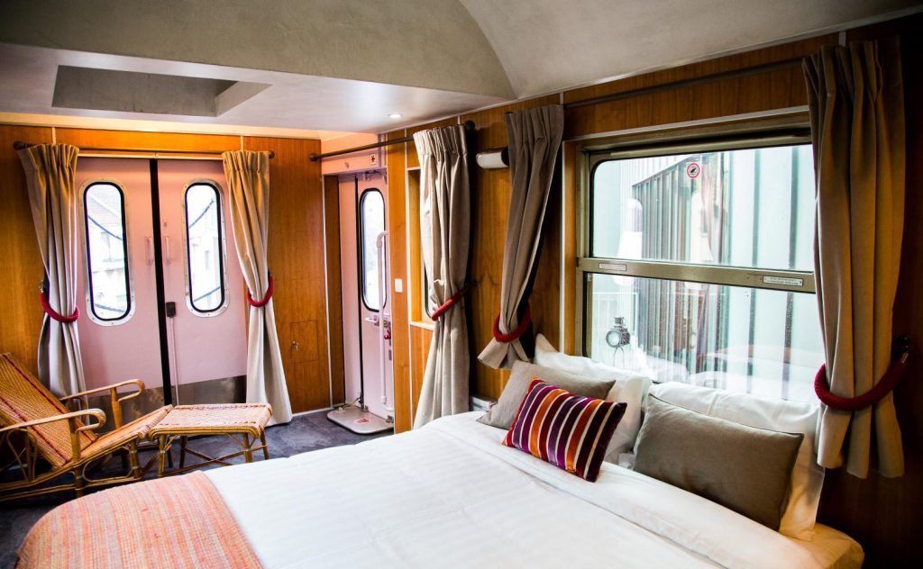 Luxusní turistický vlak Renfe, jehož cena za jízdenku činí 9000 eur za pokoj, zastavil kvůli poruše.