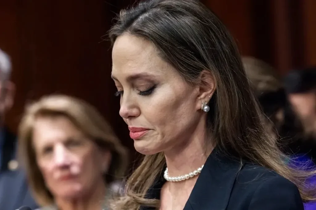 Angelina Jolie (50 let), příklad překonávání překážek a vytrvalosti inspirované stoickou filozofií: „Nebylo to pro mě snadné.“