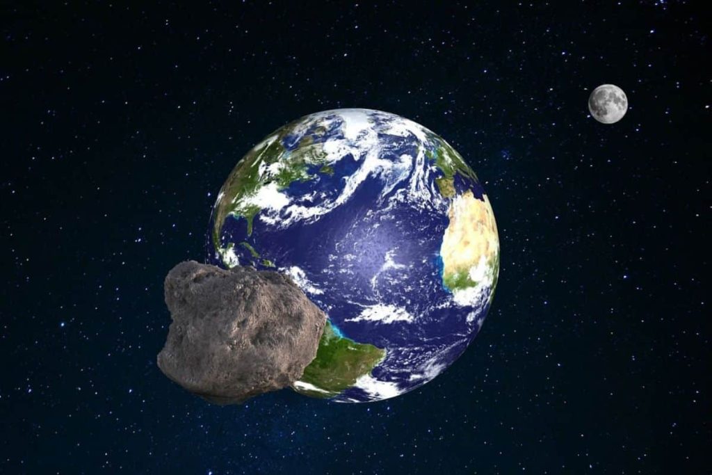 Vědci bijí na poplach: pravděpodobnost srážky asteroidu s Měsícem v roce 2032 roste.