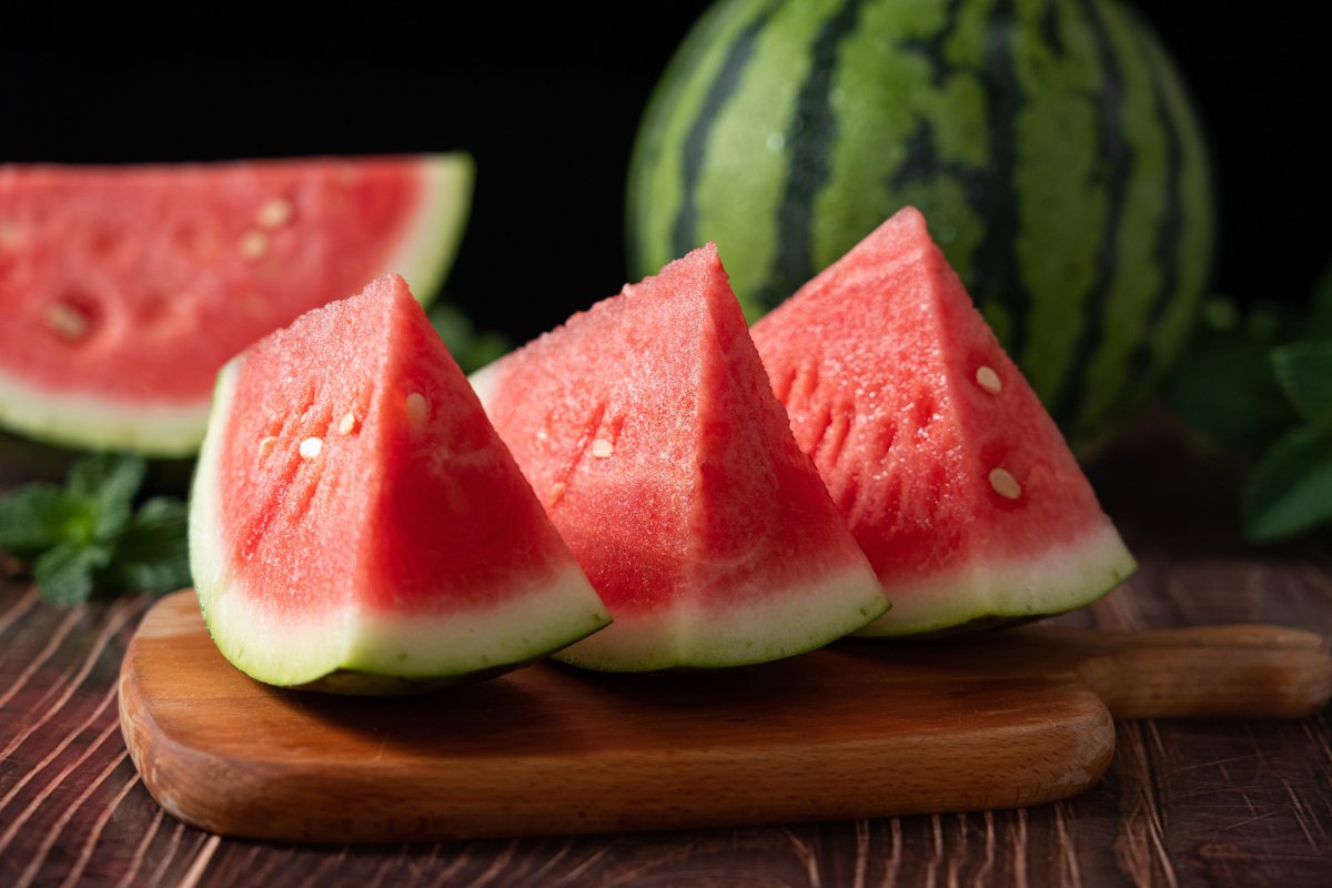 Žádné rajčata, žádný salát: ideální salát pro lehkou letní večeři, který se skládá pouze ze 3 ingrediencí.