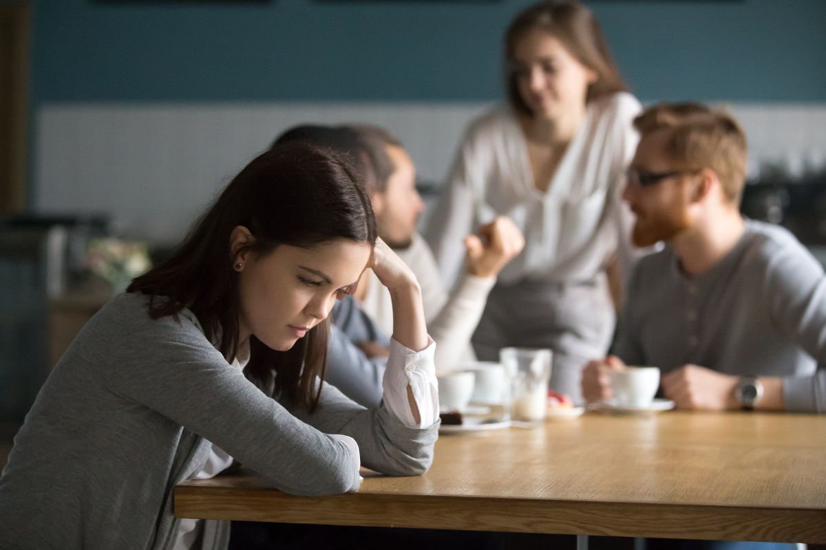 Co z psychologického hlediska znamená skutečnost, že člověk neustále přerušuje rozhovor?