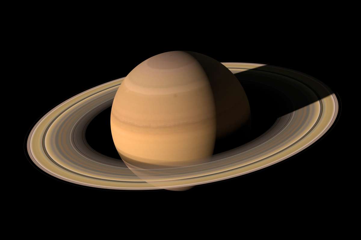 Objekt se srazil se Saturnem a NASA žádá o pomoc při zjištění, co se stalo