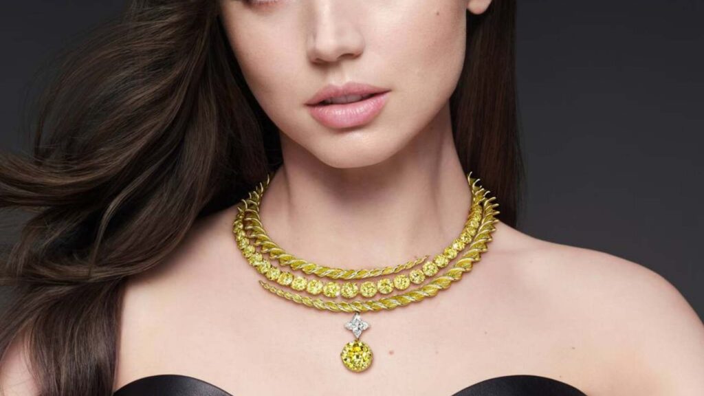 Louis Vuitton potřeboval 7 let, aby shromáždil 27 žlutých diamantů pro vytvoření svého nejexkluzivnějšího náhrdelníku, jaký kdy byl k vidění.