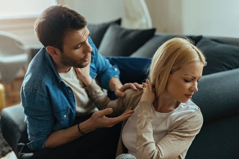 Co znamená, že člověk nikdy nemluví a nedovolí mluvit ostatním, podle psychologie