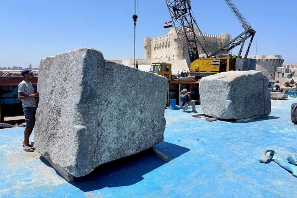 Archeologové objevili monumentální podvodní vchod do Alexandrijského majáku: je starý 2000 let, váží 80 tun a bude mít rozhodující význam pro jeho rekonstrukci.