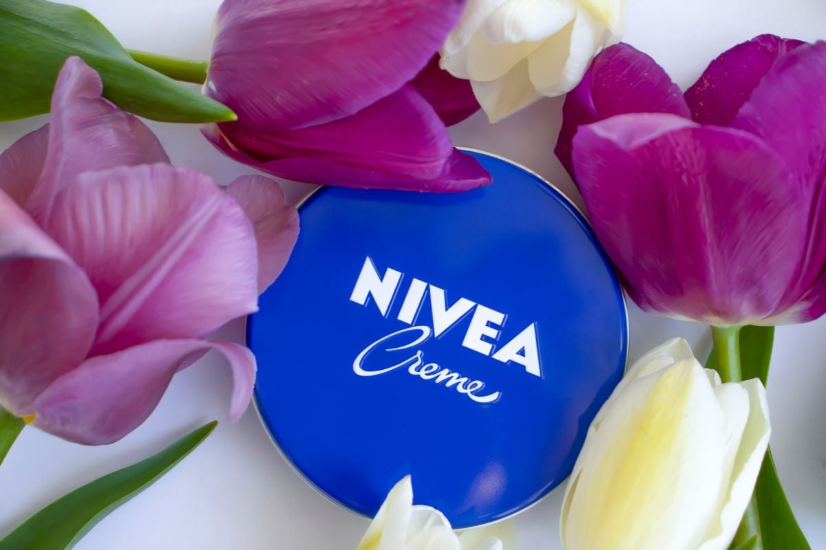 Krém Nivea a lžíce: jednoduchý trik, který si podmanil Španělsko pro odstranění vrásek a pigmentových skvrn