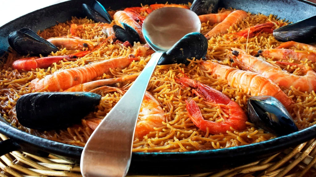 Španělský šéfkuchař José Andrés o fideuá: „Tyto těstoviny nemusí být nutně al dente a jejich příprava je jednodušší než paella.“