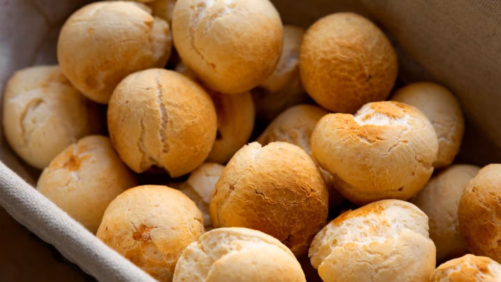 Bez lepku: recept na ovesné buchty, ideální jako svačina Jednoduchý recept, který si můžete připravit doma a podávat k různým příležitostem.