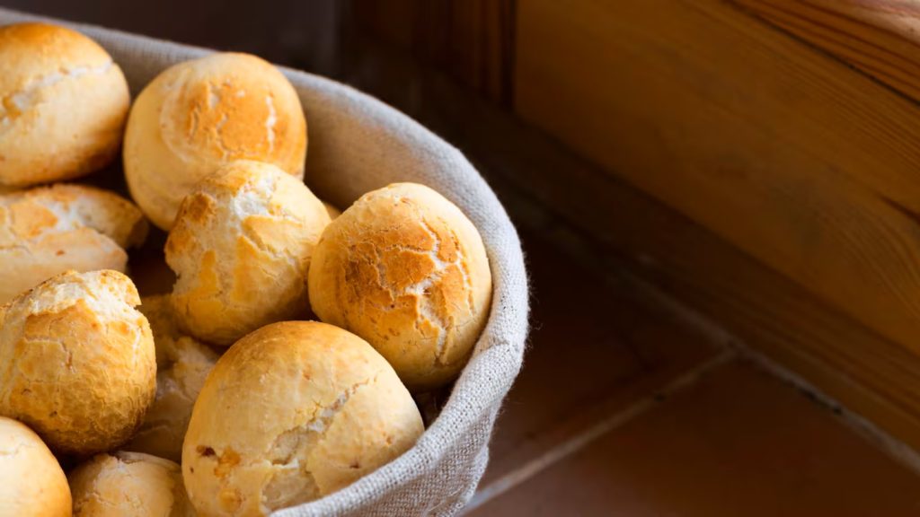 Bez lepku: recept na ovesné buchty, ideální jako svačina Jednoduchý recept, který si můžete připravit doma a podávat k různým příležitostem.
